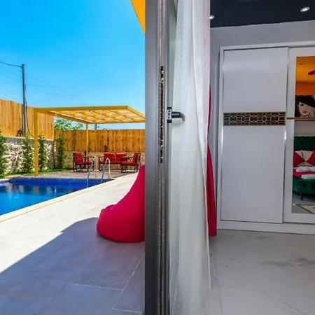 Zeytin Dali - Kalkan'da Jakuzili Balayi Villasi 페티예