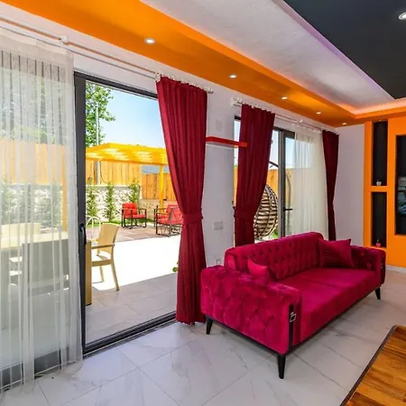 Zeytin Dali - Kalkan'da Jakuzili Balayi Villasi *